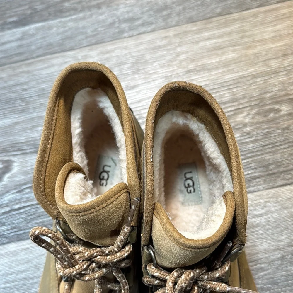 UGG tan leather snow boots woman’s size 10 (b170)